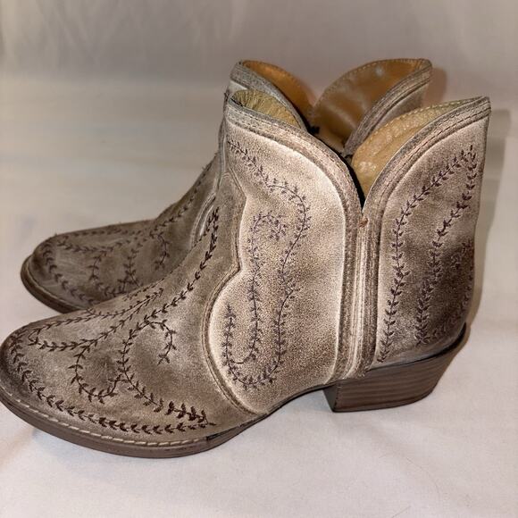 Sterling River Embroidered Toe Cowgirl Ankle Boots Taupe Women’s Size 7.5 M EUC - Picture 2 of 10